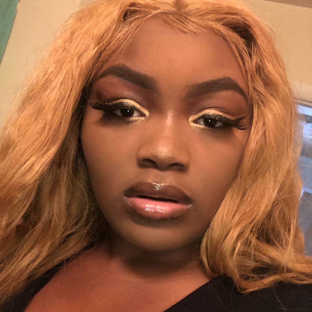 Meet your Posher, Ebony